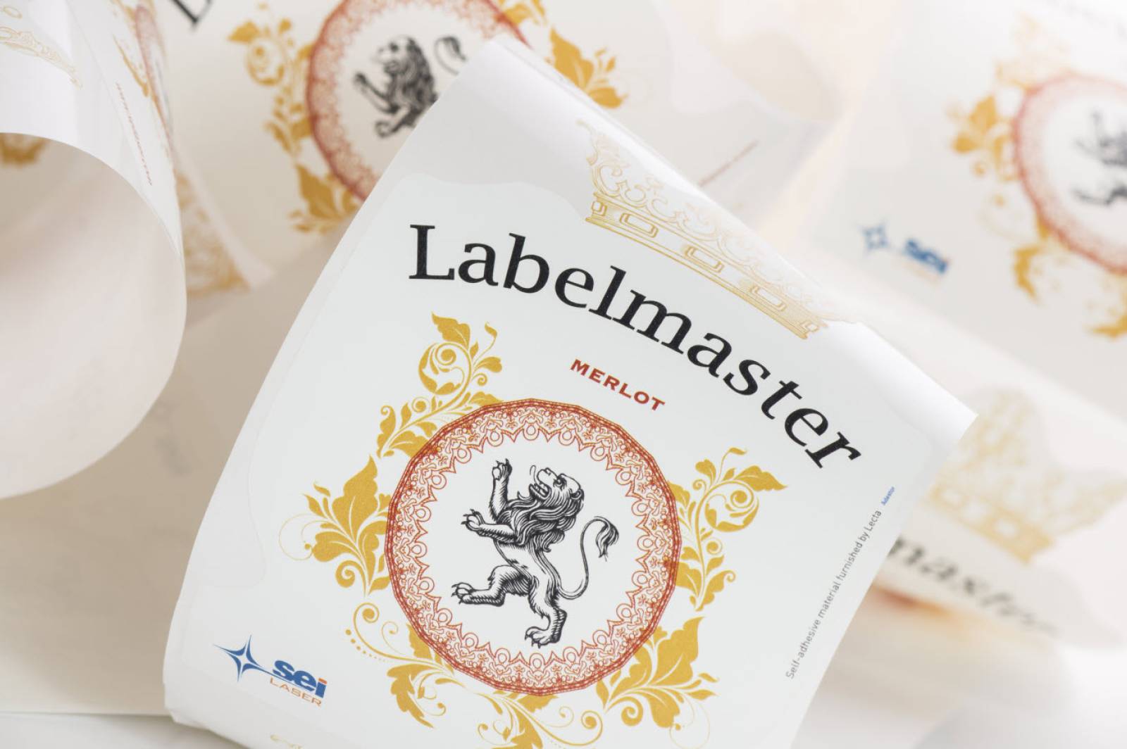 Fournisseur de machine pour la découpe numérique d'étiquettes adhésives Rome Italie