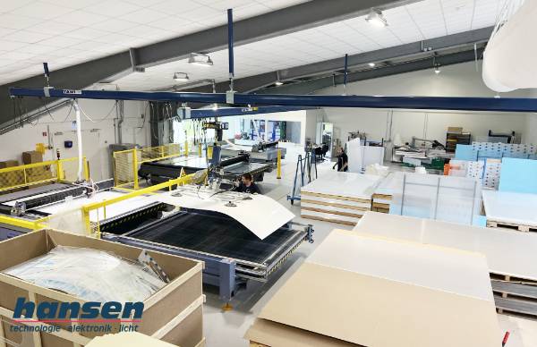 Découpeuse laser pour l'éclairage et les lampes LED : le client Hansen a choisi SEI Laser Mercury